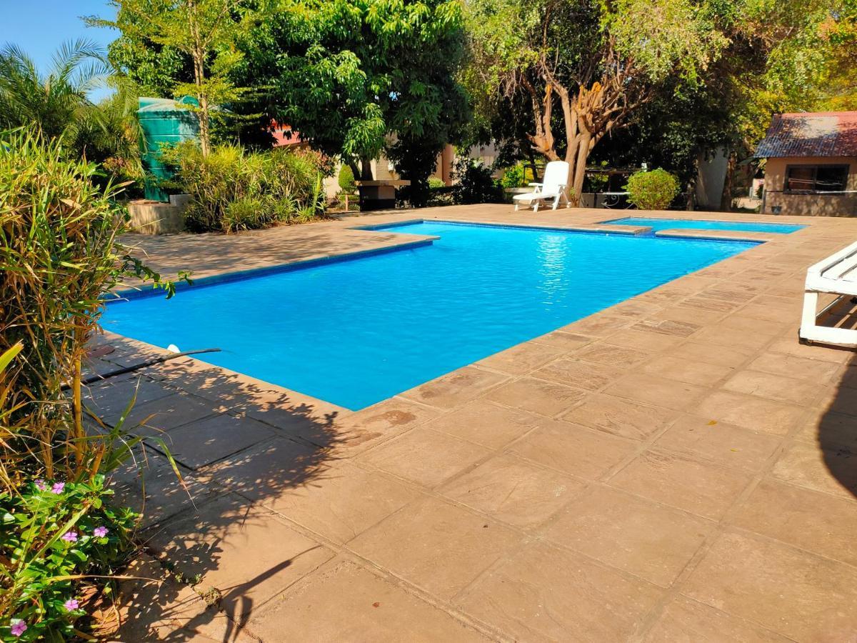 Golden Days Lodge ليفينغستون المظهر الخارجي الصورة