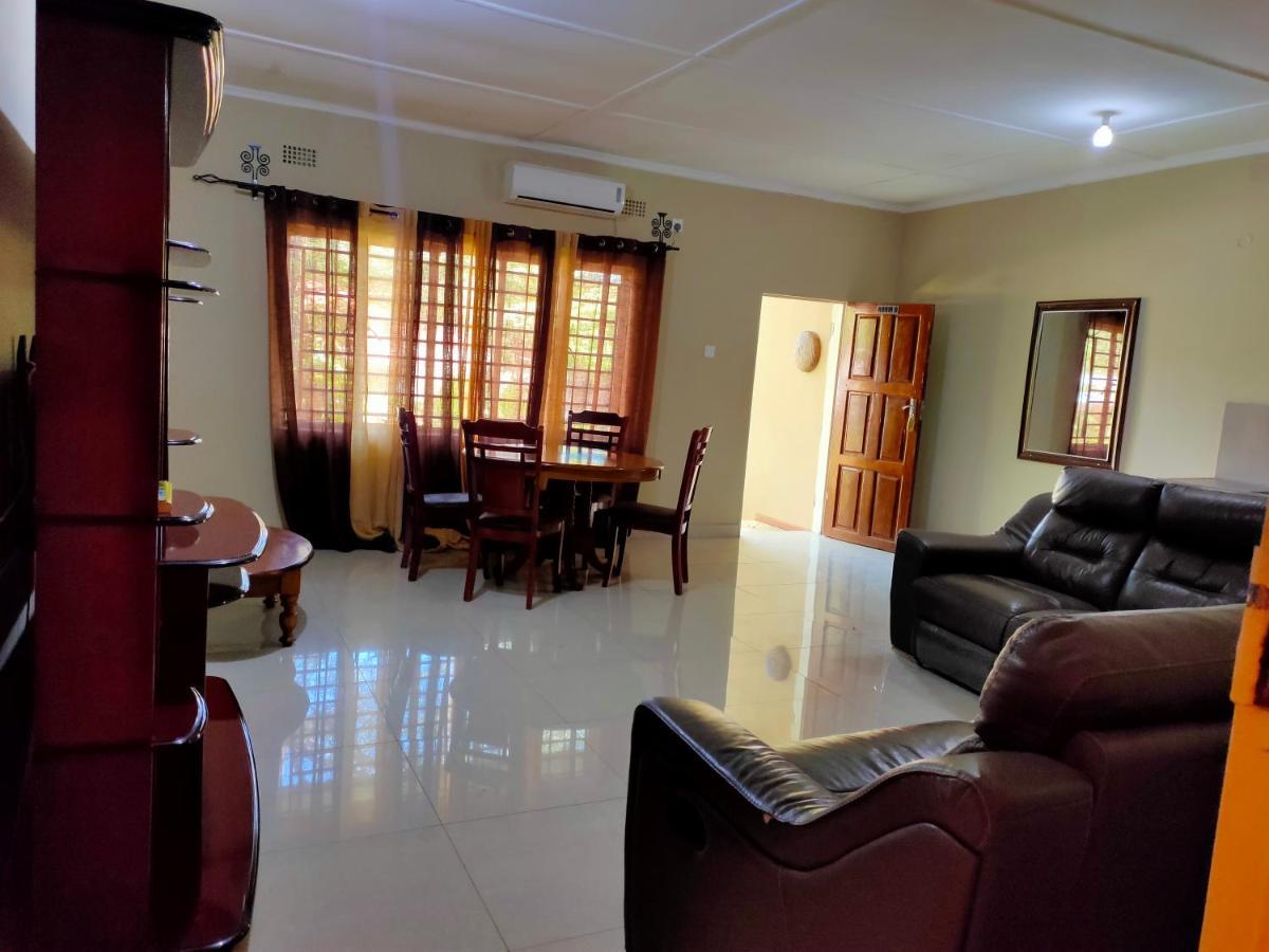 Golden Days Lodge ليفينغستون المظهر الخارجي الصورة