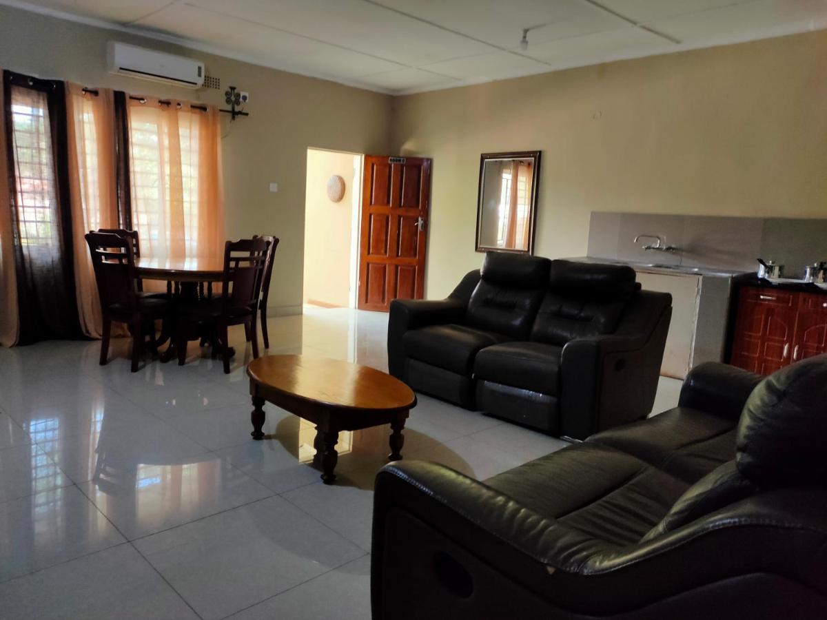 Golden Days Lodge ليفينغستون المظهر الخارجي الصورة
