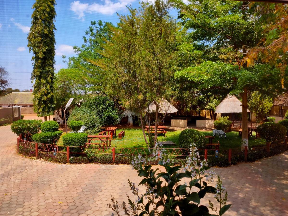 Golden Days Lodge ليفينغستون المظهر الخارجي الصورة