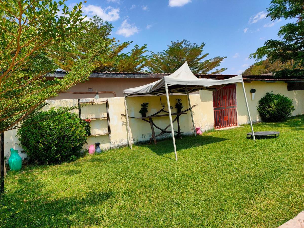 Golden Days Lodge ليفينغستون المظهر الخارجي الصورة