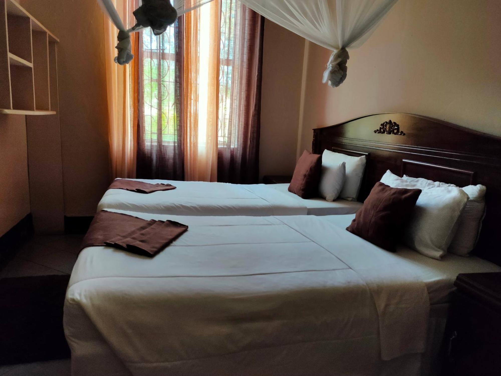 Golden Days Lodge ليفينغستون المظهر الخارجي الصورة