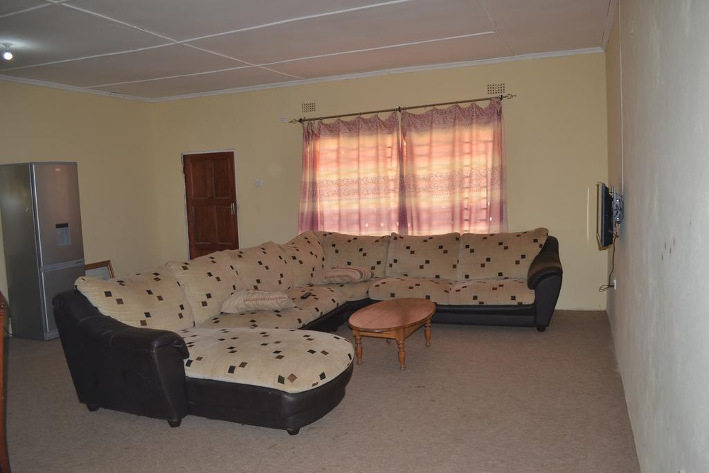 Golden Days Lodge ليفينغستون المظهر الخارجي الصورة