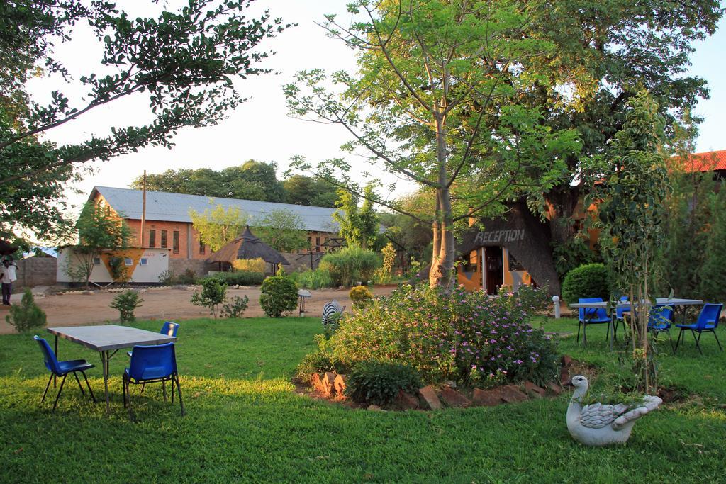 Golden Days Lodge ليفينغستون المظهر الخارجي الصورة